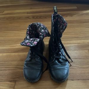 Size 8 womens Dr martens Stratford